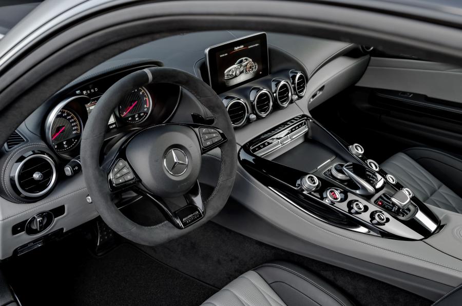 Торпедо Mercedes-AMG GT C Edition 50 (C190) 2017 года  (фото 15 из 63)